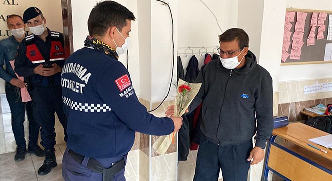 Jandarmadan öğretmenler günü kutlaması