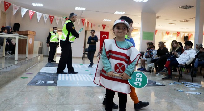 Jandarmadan, otizmli çocuklara trafik eğitimi