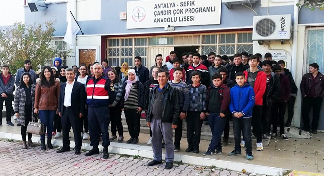 Jandarmadan öğrencilere trafik semineri