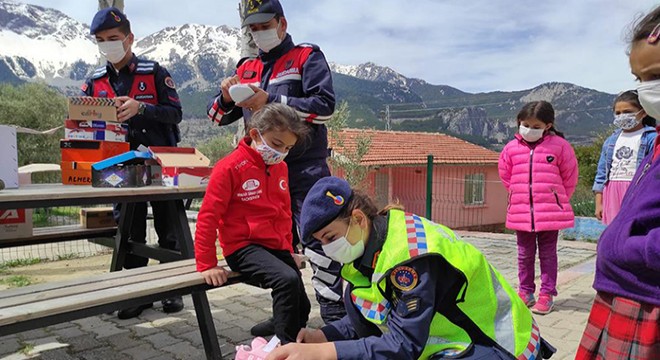 Jandarmadan önce eğitim sonra hediye