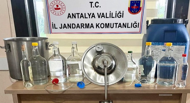 Jandarmadan sahte içki baskını