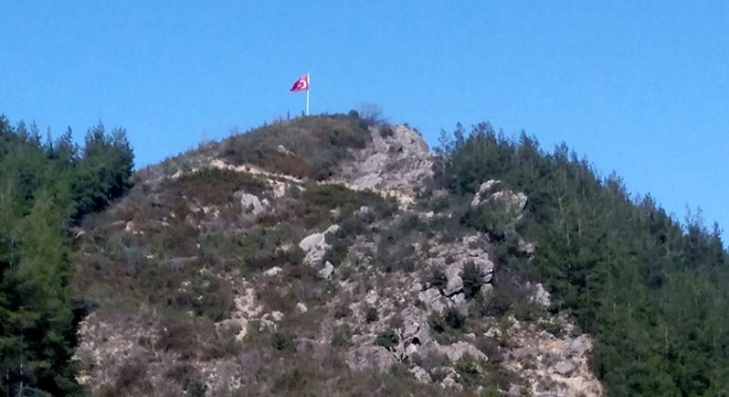 Jandarmadan şehitler anısına bayrak