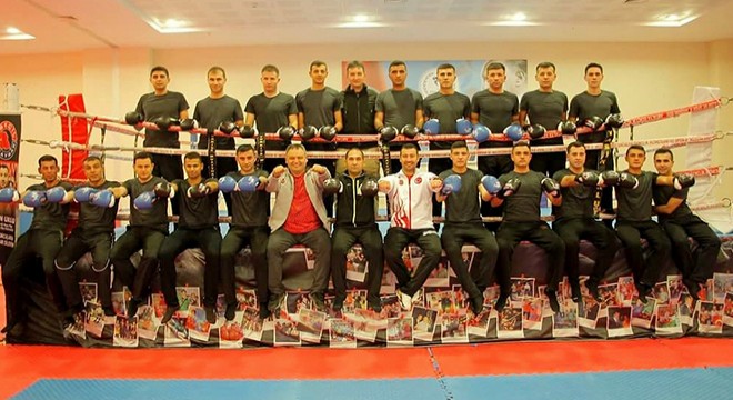Jandarmaya muay thai eğitimi