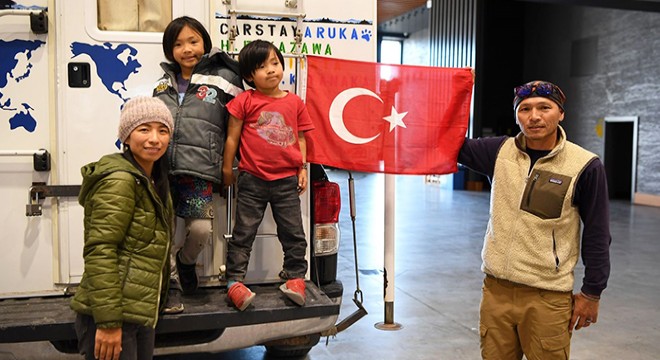 Japon aileden depremzedelere yardım