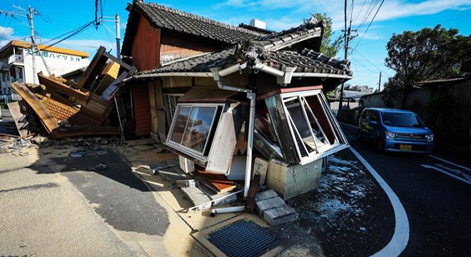 Japonya'da deprem bilançosu ağırlaşıyor