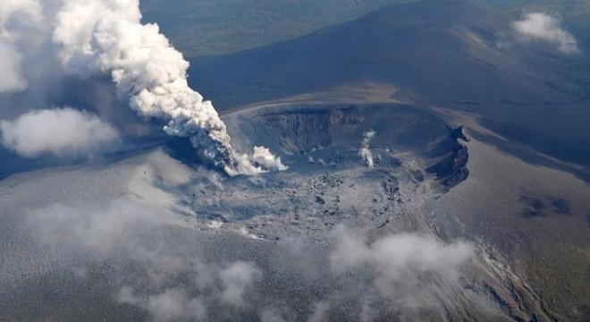 Japonya daki Şinmoe Yanardağı nda patlama