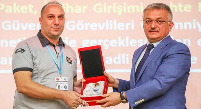 KAAN Projesi'nde başarı gösteren güvenlik personeline ödül