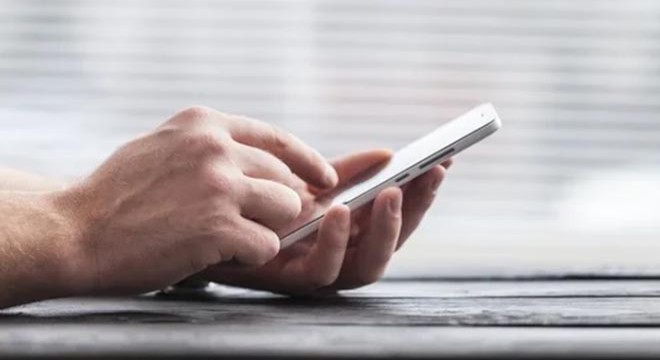 Kaçak cep telefonu ve makaron ele geçirildi
