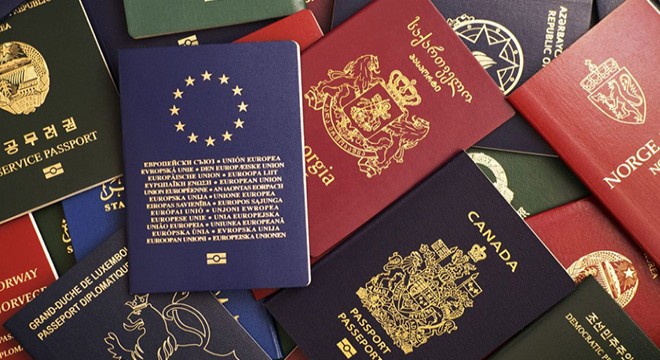 Kaçak göçmenler, sahte pasaportlarla yakalandı