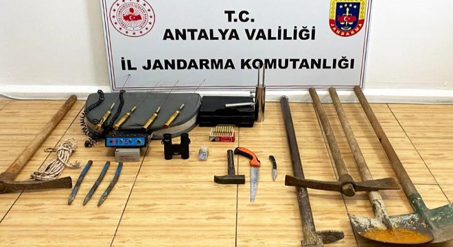 Kaçak kazı yapacakları malzemelerle yakalandılar