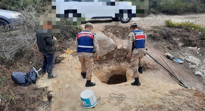 Kaçak kazı yapan 4 kişi, suçüstü yakalandı