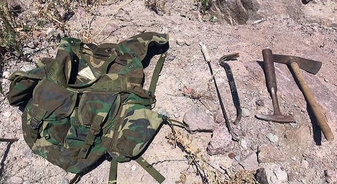 Kaçak kazı yaparken suçüstü yakalanan 2 kişiye gözaltı