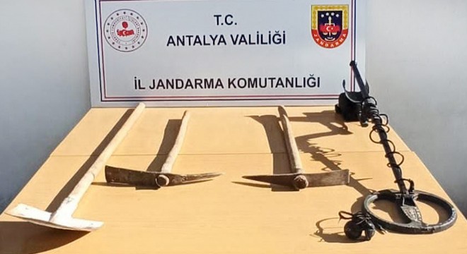 Kaçak kazı yaparken yakalandılar