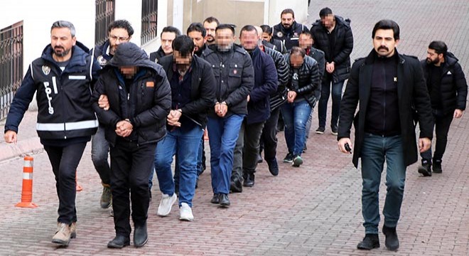 Kaçak silah ticareti operasyonunda 8 kişi adliyede