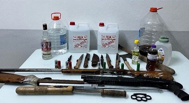 Kaçak alkol ve ruhsatsız silah baskını