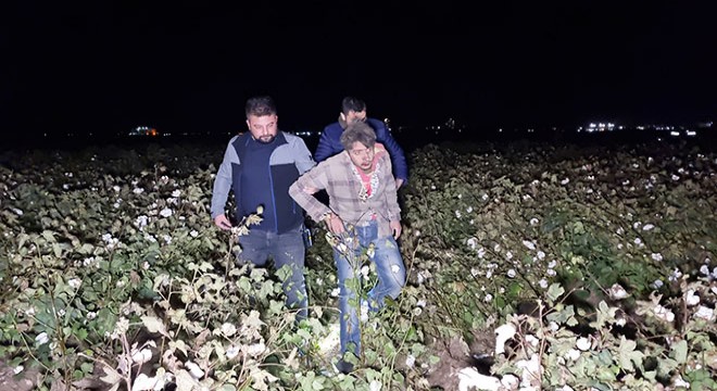 Kaçak göçmenleri taşıyan minibüs, polisten kaçarken devrildi