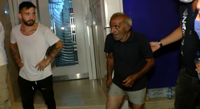 Kadıköy'de 5 katlı binada yangın paniği