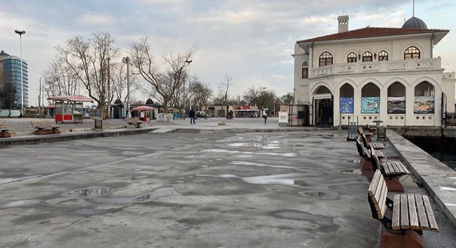 Kadıköy meydanı ve iskelesi  boş kaldı