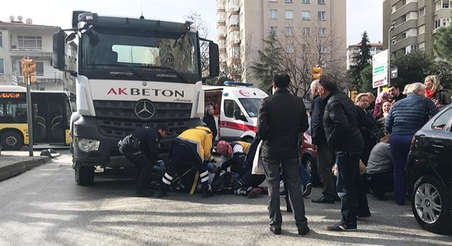 Kadıköy de yaşlı adama beton mikseri çarptı