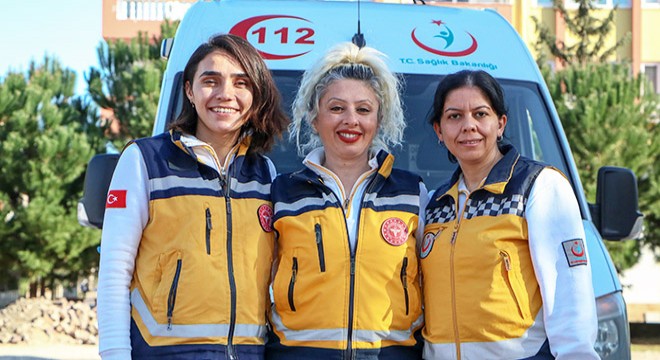 Kadın çalışanlara 'Sedyeyi siz mi taşıyacaksınız' diye soruyorlar