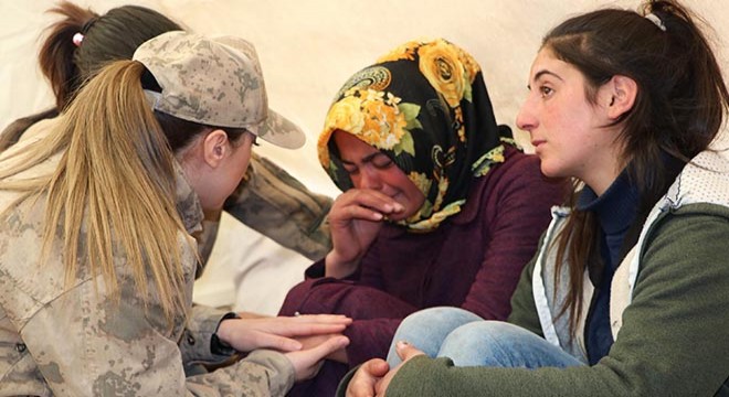 Kadın komutanlardan depremzedelere yardım