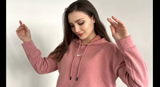 Kadın Sweatshirt Modelleri ile Rahatlığın ve Şıklığın Buluşması