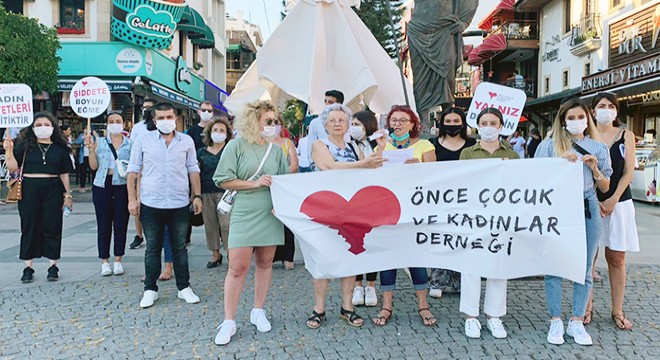 Kadın katliamları protesto edildi