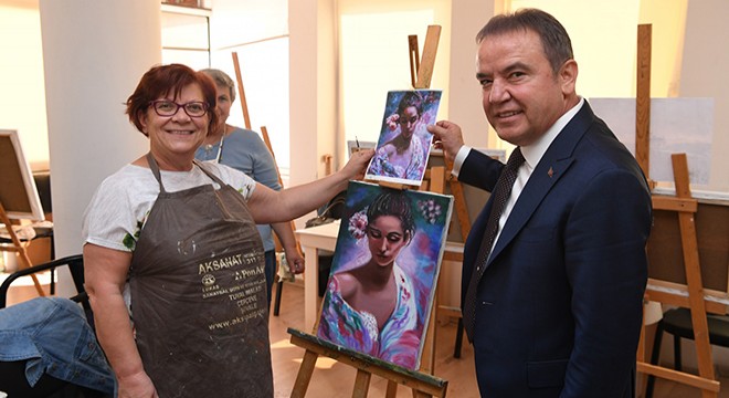 Kadınlar, 'Güç ve Kadın'ı tasvir edecek