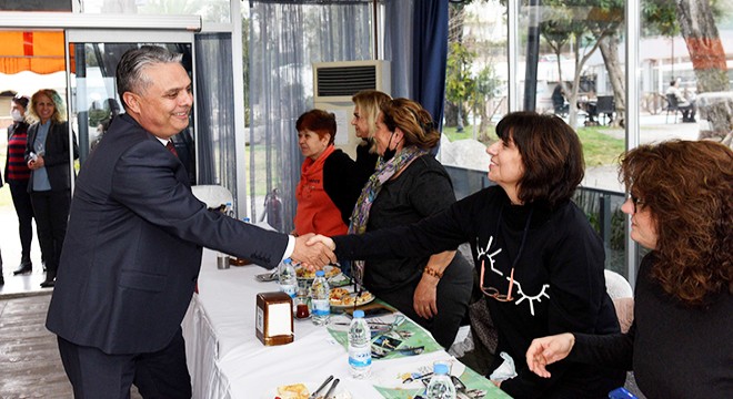 Kadınlar Günü'nde 'Mor Şemsiyeli' yürüyüş