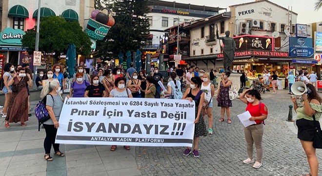 Kadınlar, 'Rabia Naz' ve 'Pınar' için bir araya geldi
