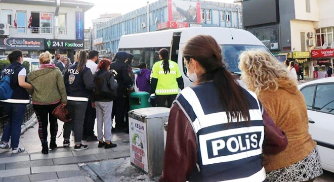 Kadınlara fuhuş yaptıran 3 kişiye gözaltı