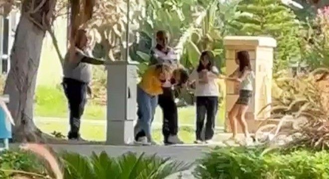 Kadınların saç saça kavgası kamerada
