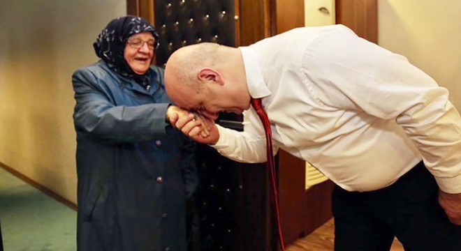 Kadriye nine, 2 yılda 30 tekerlekli sandalye bağışladı