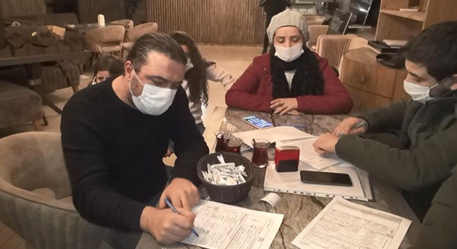 Kafede nargile içenlere baskın kamerada