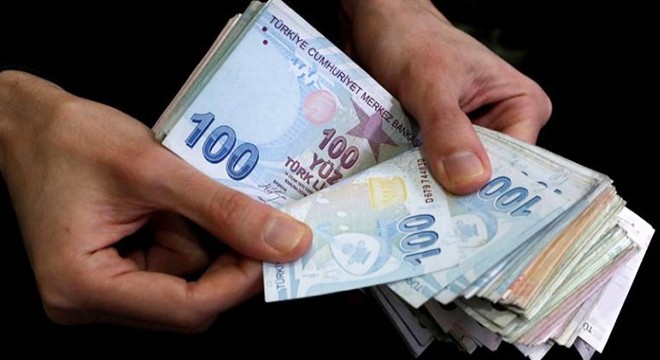 Kafeden sokağa binlerce lira saçıldı