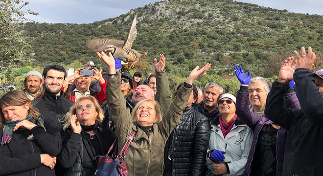 Kahraman Türk subayı ve arkadaşları için yürüdüler