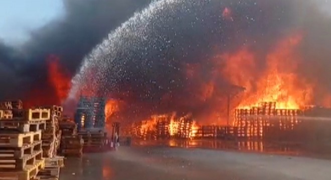 Kahramanmaraş'ta market deposu yangını