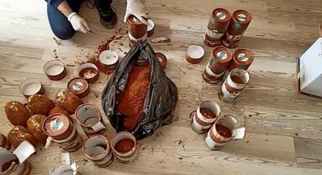 Kahve kutularına gizlenen 7,5 kilo esrarı 'Asil' buldu