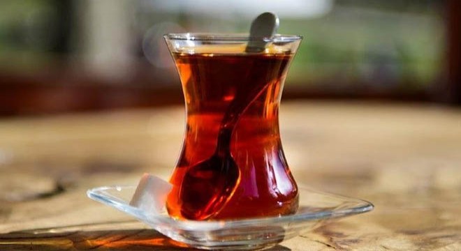 Kahvehane önünde çay içenlere ceza