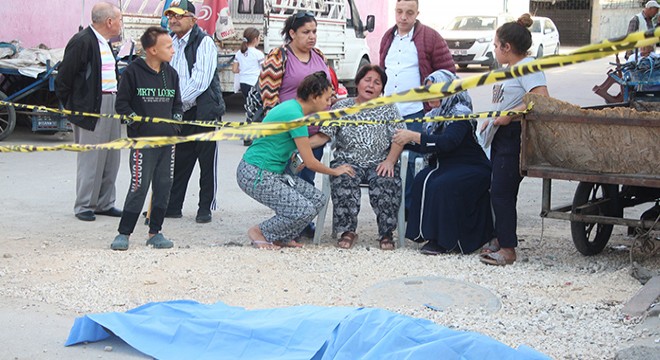 Kaldırımda düşüp öldü, yakınları gözyaşı döktü
