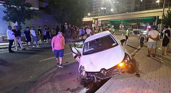 Kaldırımdaki yayaya çarparak ağır yaraladı