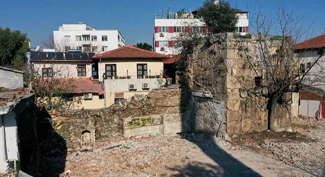 Kaleiçi surları gün yüzüne çıkıyor