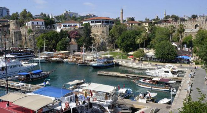 Kaleiçi surları yönergeye takıldı