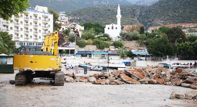 Kalkan Yat Limanı’nda zemin yenileme çalışması