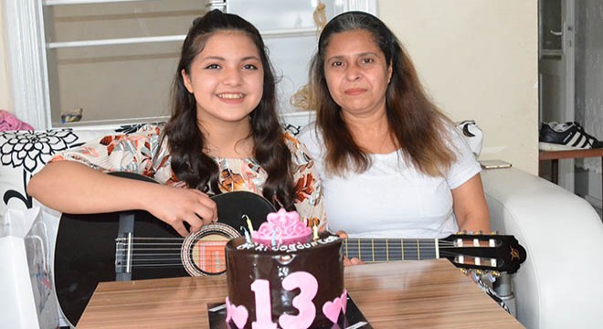 Kalp hastası Ceren'in gitar hayali gerçek oldu