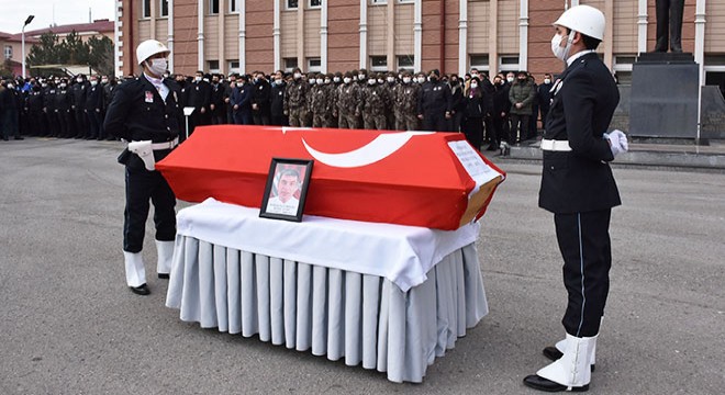 Kalp krizi geçiren polis memuru hayatını kaybetti
