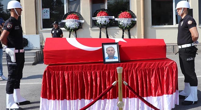 Kalp krizi geçiren polis memuru hayatını kaybetti