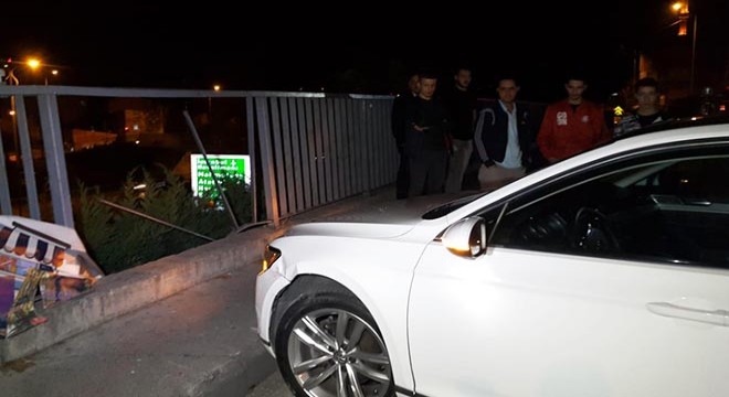 Kalp krizi geçiren sürücüyü korkuluklar kurtardı