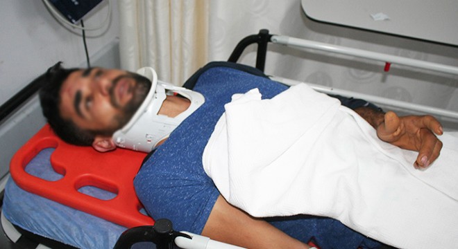 Kamyon şoförü faciayı önledi, kendi yaralandı
