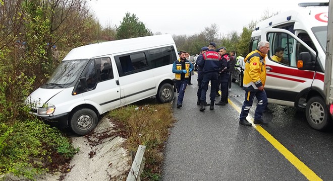 Kamyon, askerleri taşıyan minibüse çarptı: 6 yaralı